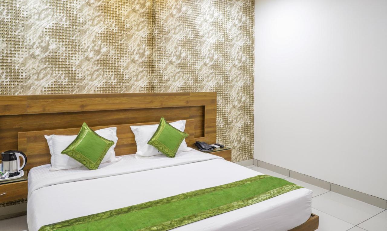 Treebo Trip Kapil Royalista Hotel Ludhiana Exterior photo
